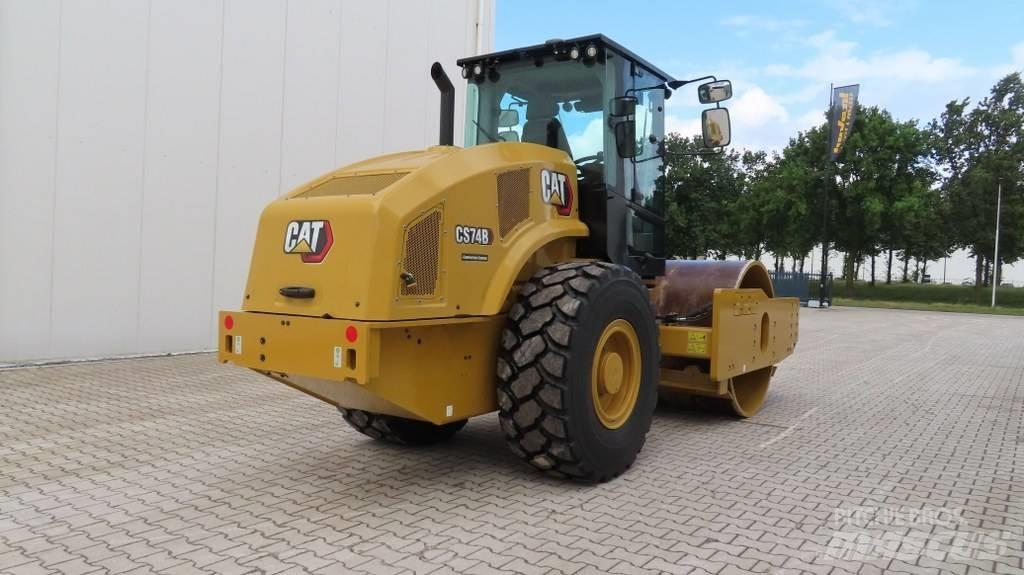 CAT CS 74 B Single drum rollers