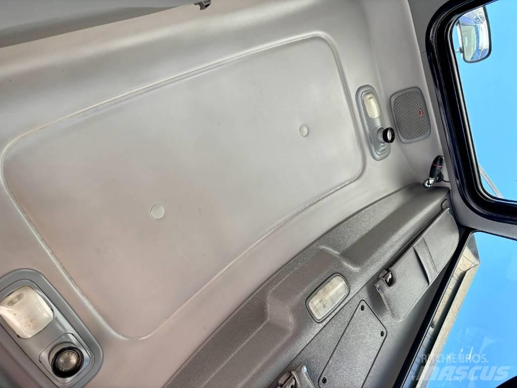 Peterbilt 365 Tractor Units