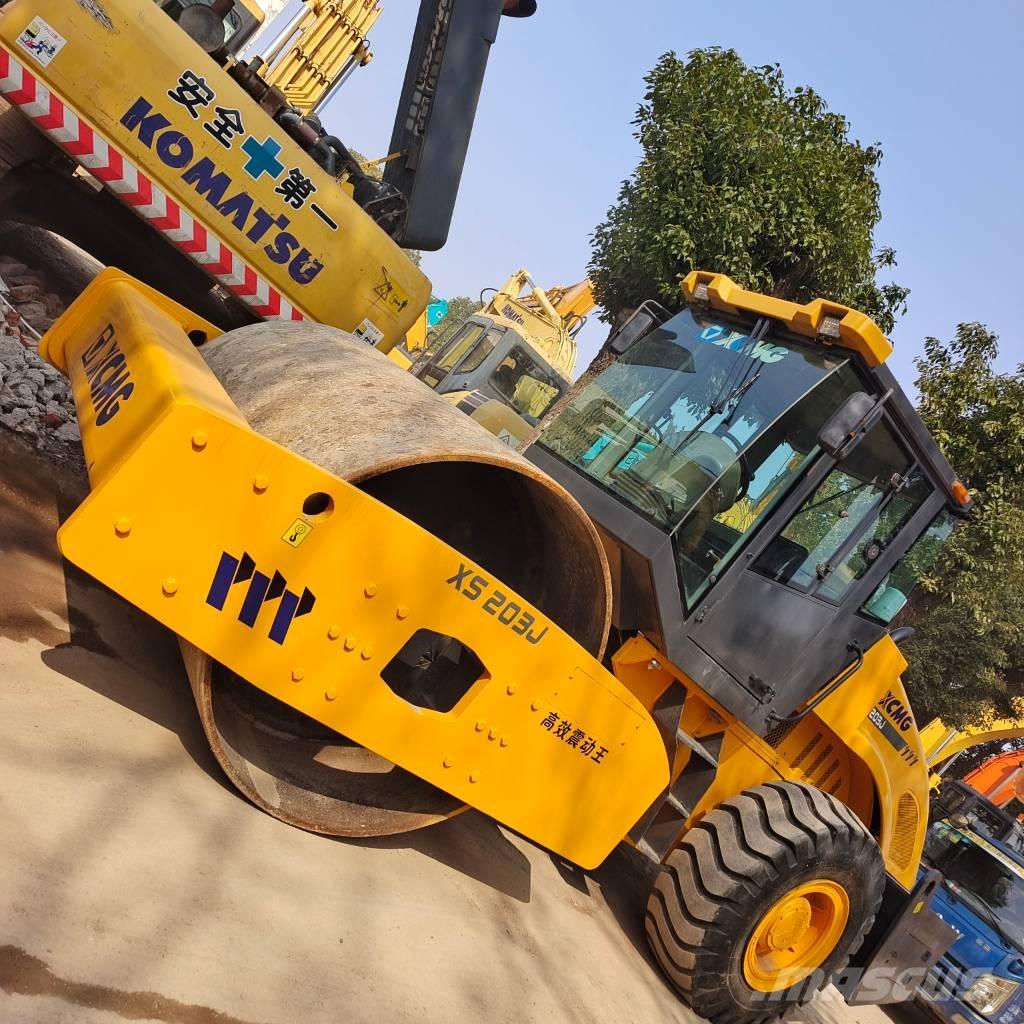 XCMG XS 202 J Single drum rollers