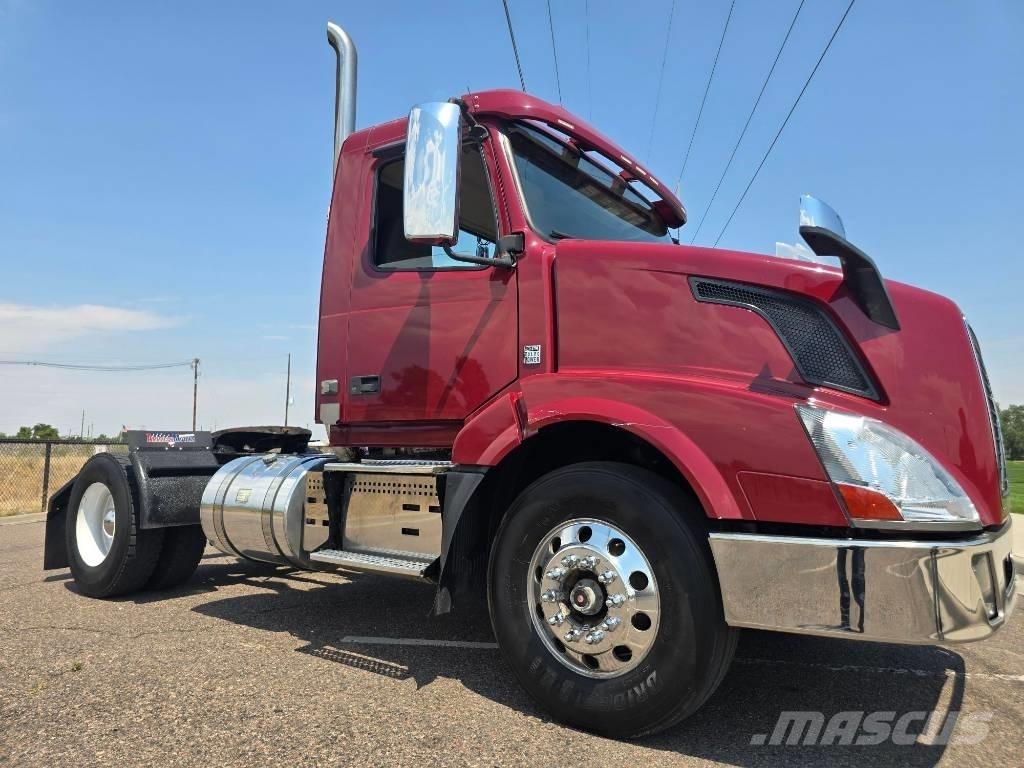 Volvo VNL 42 T300 Tractor Units