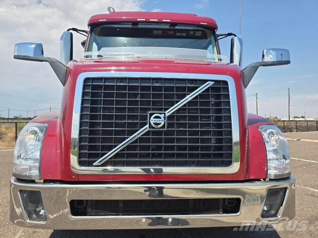 Volvo VNL 42 T300 Tractor Units