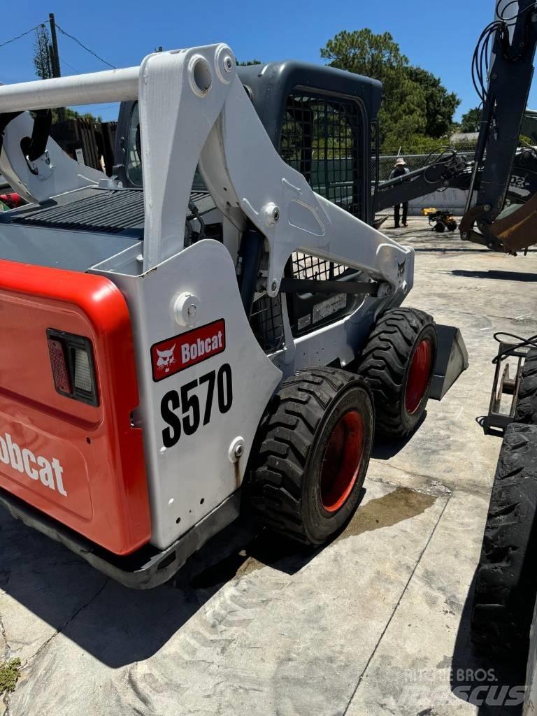 Bobcat S570 Skid steer loaders