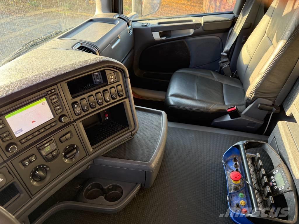 Scania G490 8x2 Cable lift demountable trucks