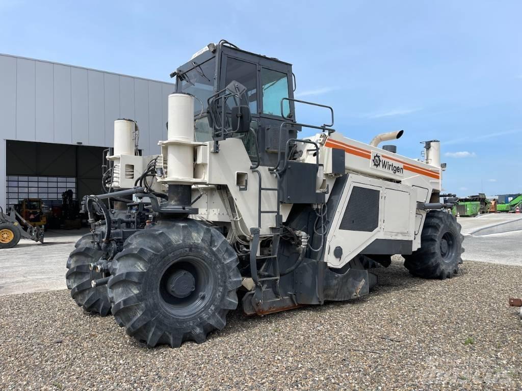 Wirtgen WR2500 Asphalt recyclers