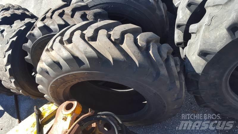  Pneu 10.5/80-18 Tyres, wheels and rims