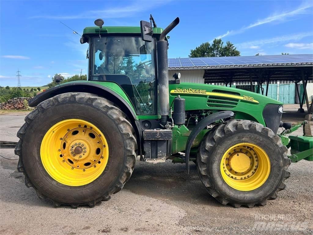 John Deere 7820 Tractors