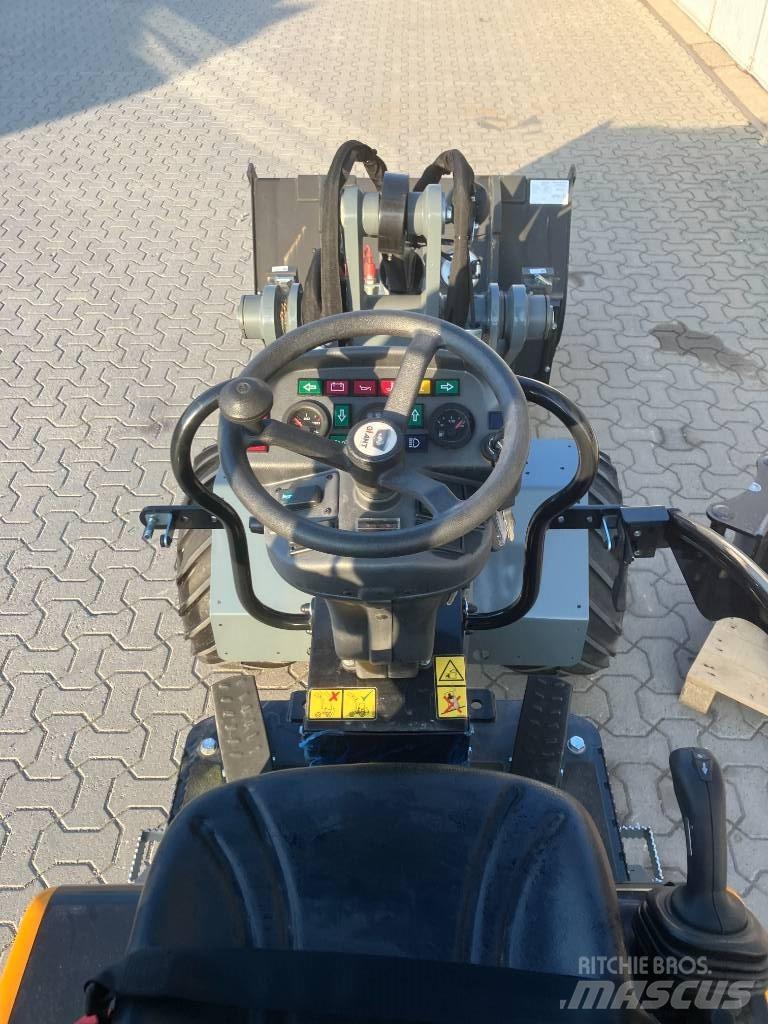 GiANT G1500 Multi purpose loaders