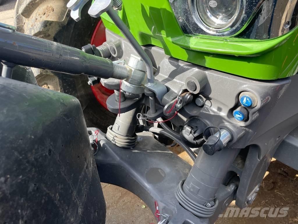 Fendt 828 Vario Tractors