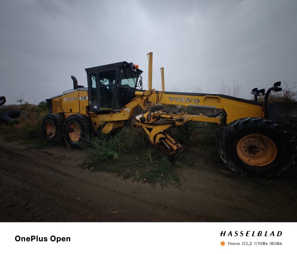  Greder Volvo G710 Chassis and suspension