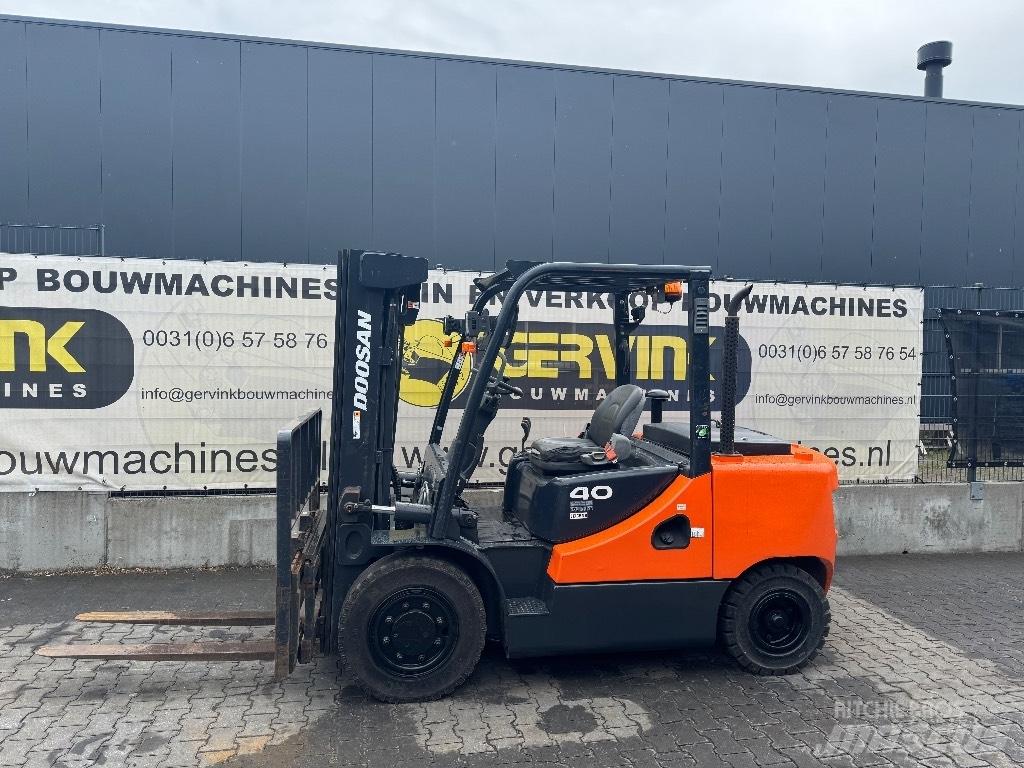 Doosan D 40 SC-7 Diesel trucks