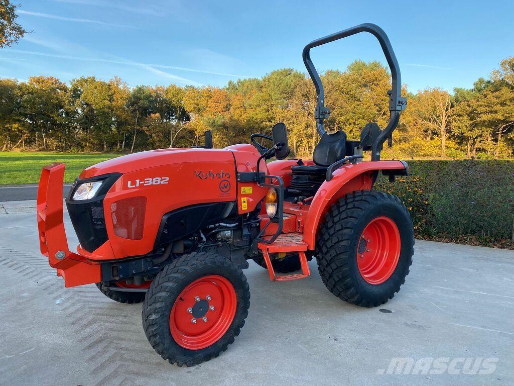 Kubota L1-382 Tractors