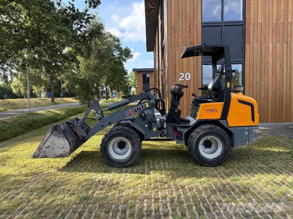 GiANT V452T X-tra Mini loaders