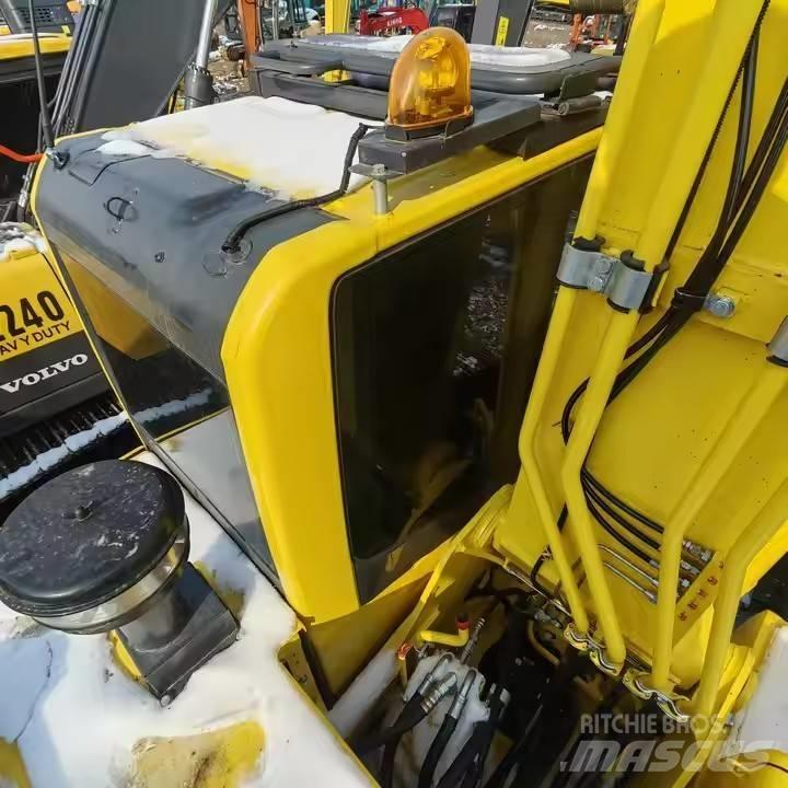 Komatsu PC 210 Crawler excavators