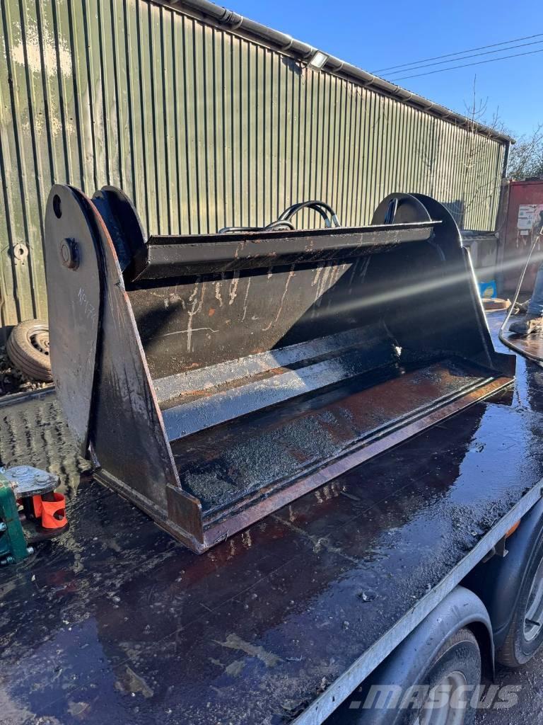 Manitou 4-in-1 Telescopic handlers