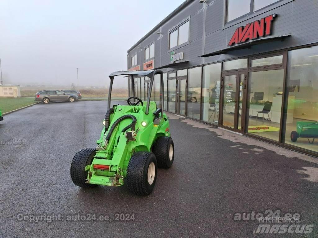 Avant 528 Mini loaders