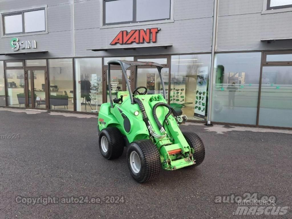 Avant 528 Mini loaders
