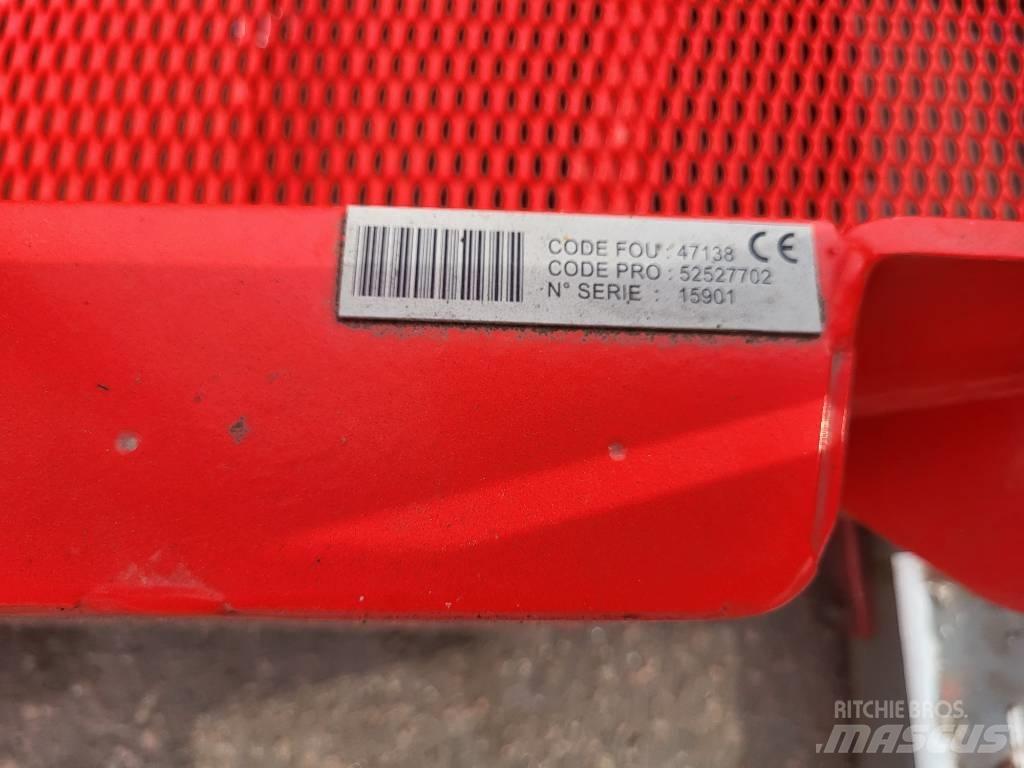 Manitou 200 ATJ kori Vertical mast lifts