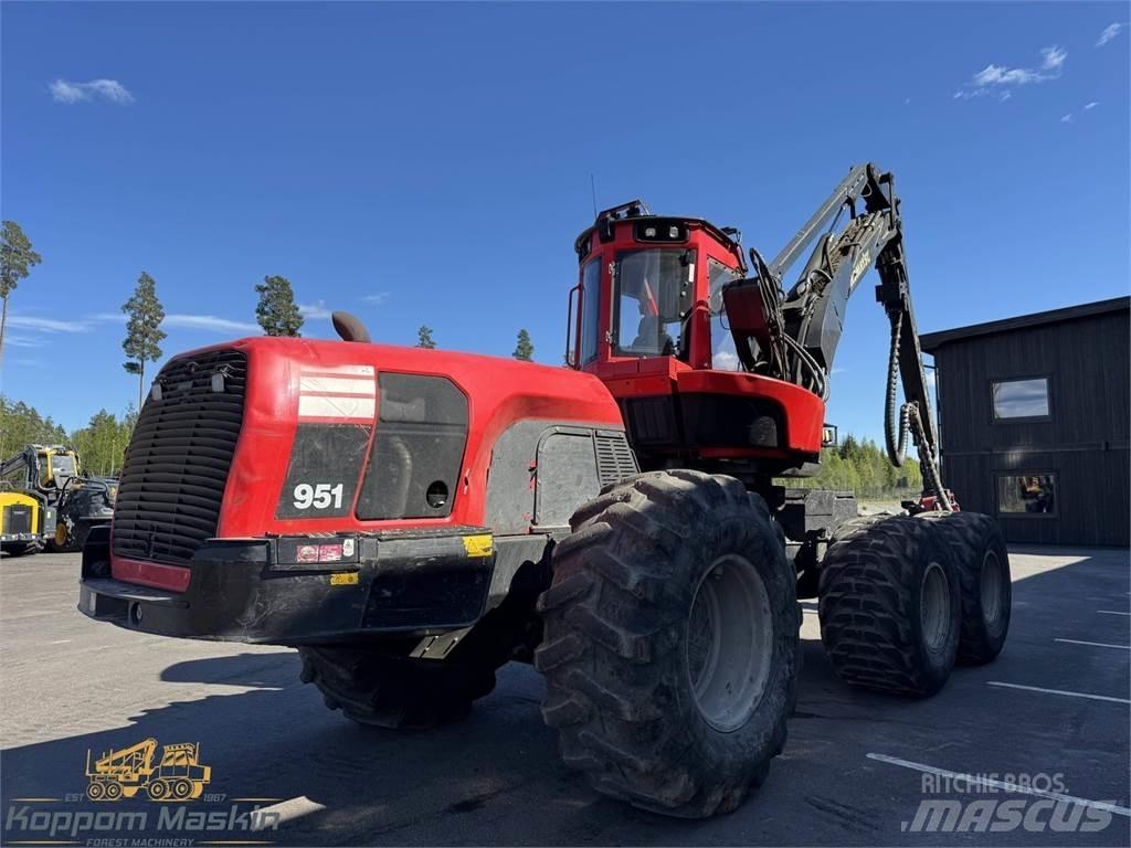 Komatsu 951 Harvesters