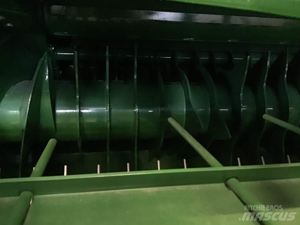 John Deere V461M Round balers