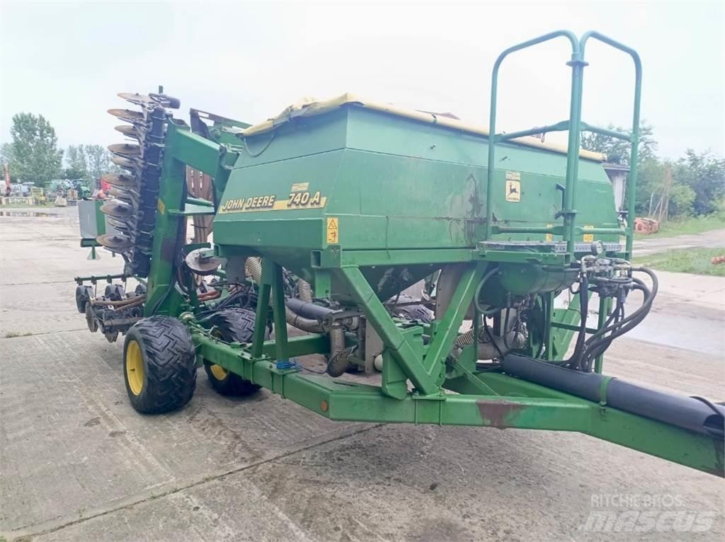 John Deere 740A Combination drills