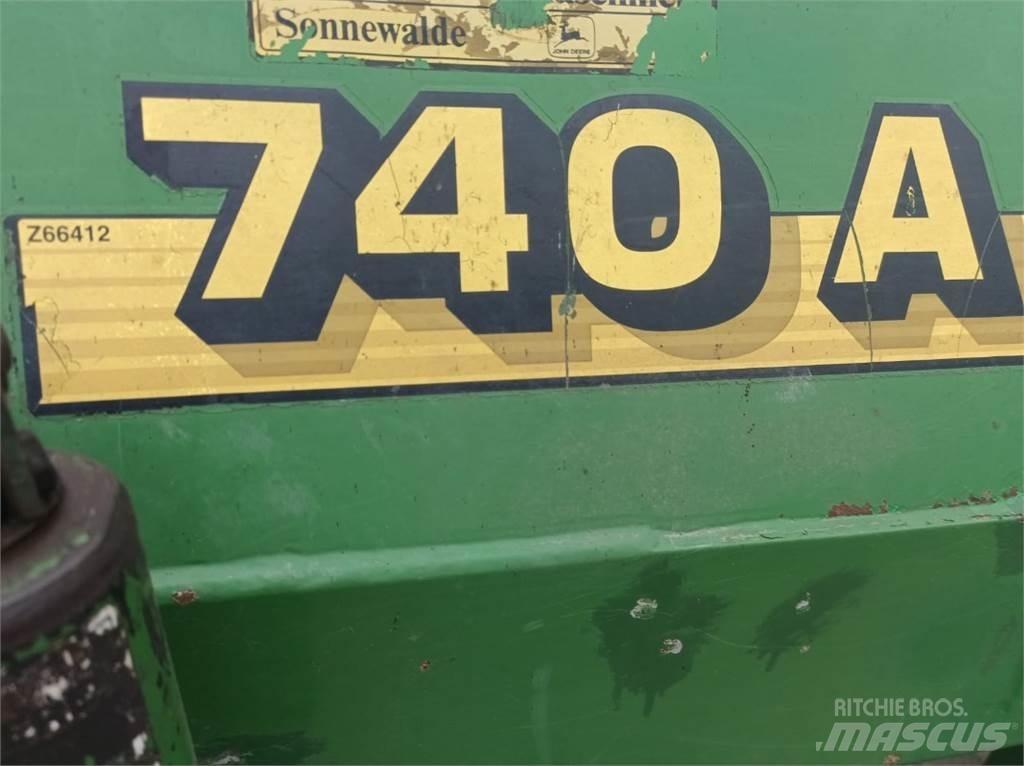 John Deere 740A Combination drills