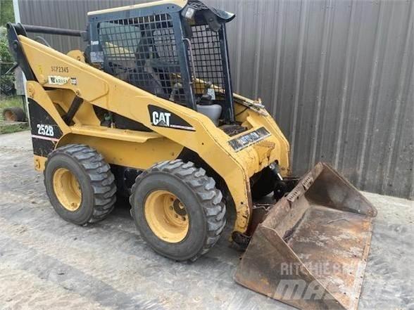 CAT 252B Skid steer loaders