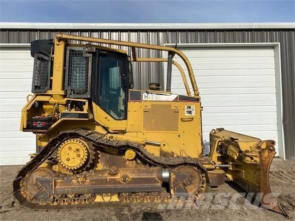 CAT D5M XL Crawler dozers