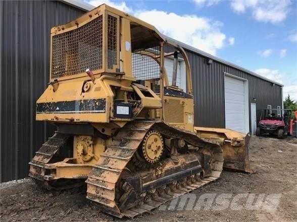 CAT D5M XL Crawler dozers