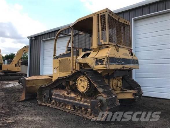 CAT D5M XL Crawler dozers
