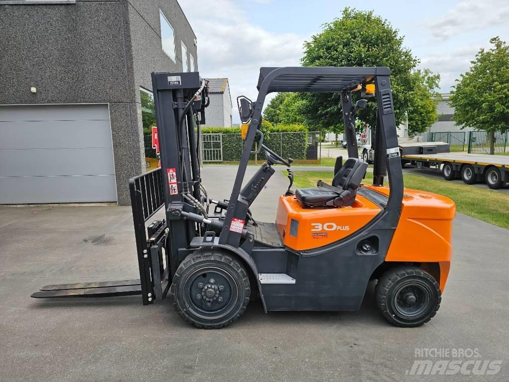 Doosan D 30 G Diesel trucks