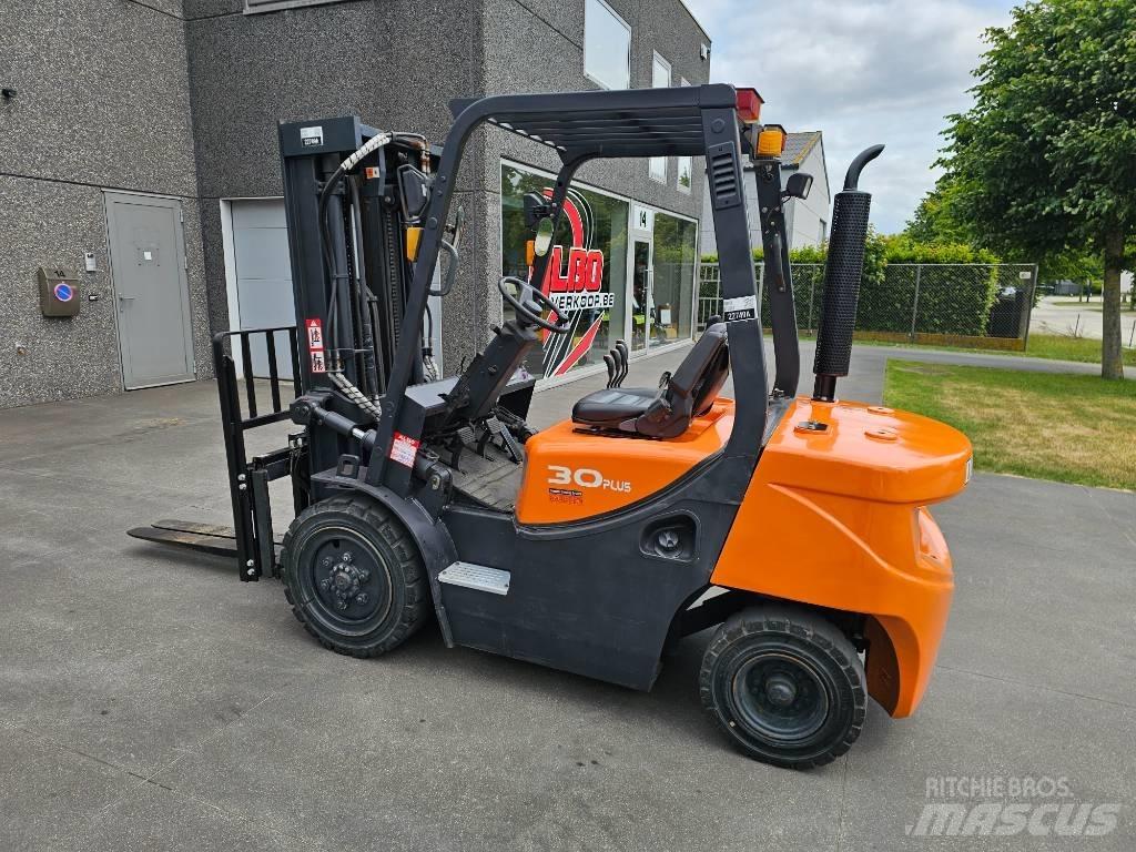 Doosan D 30 G Diesel trucks