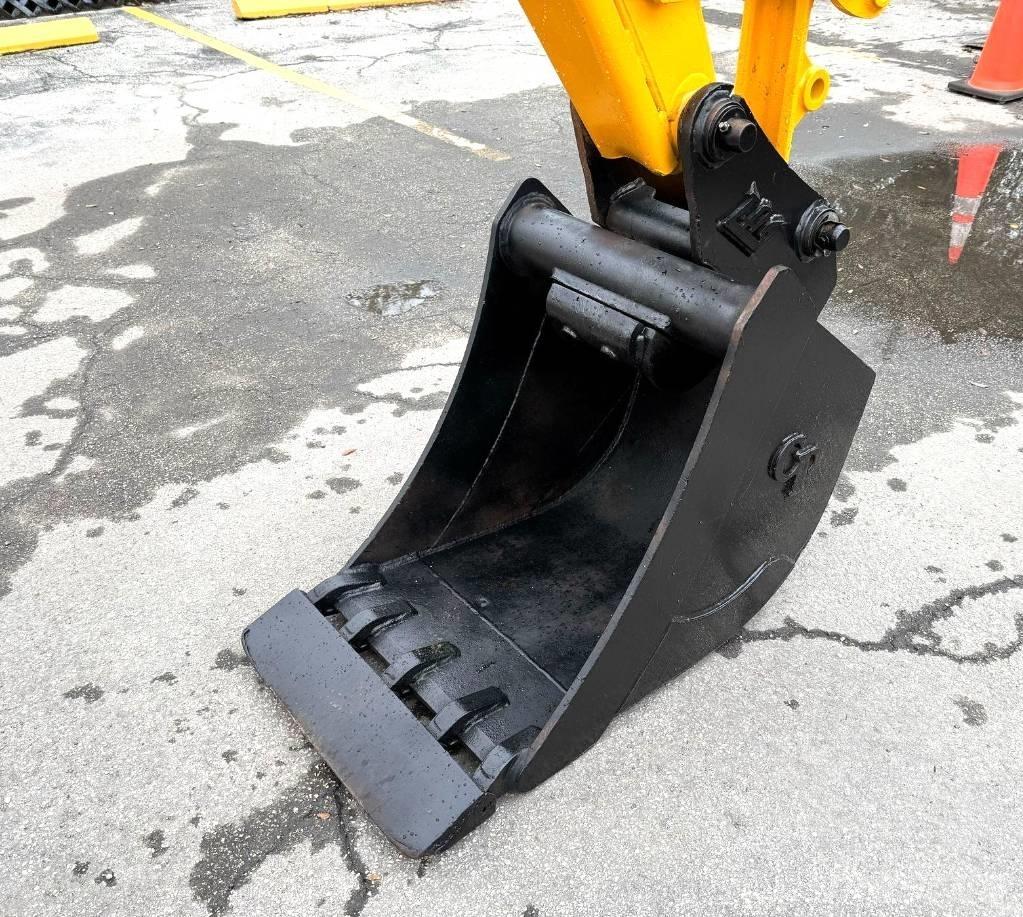 JCB 3 CX Backhoe loaders