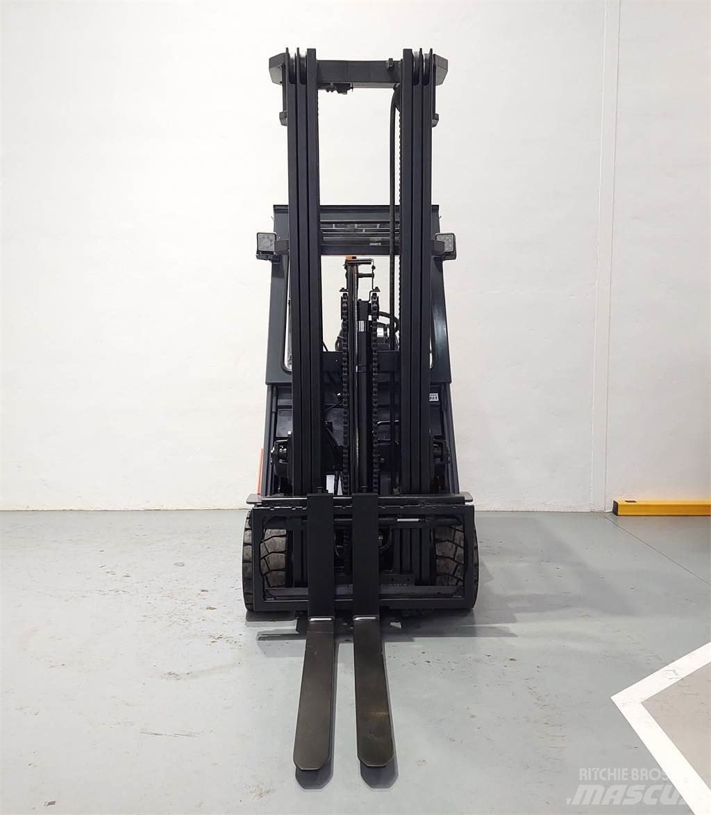 Toyota 7FBMF30 Electric forklift trucks