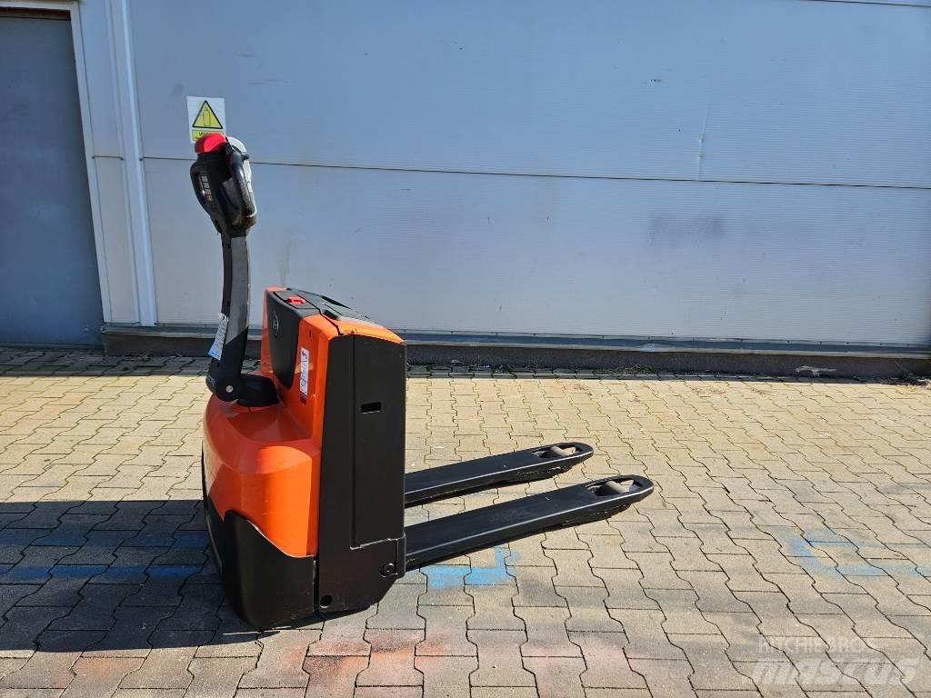 BT LWE 140 Low lifter