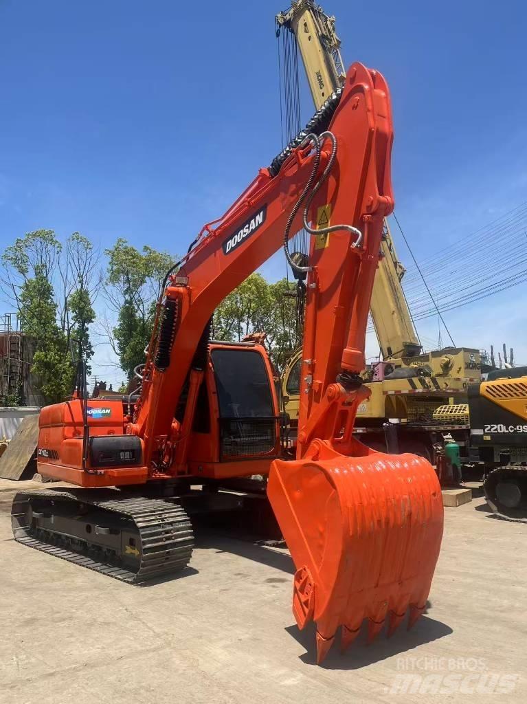 Doosan DX 140 LC Crawler excavators
