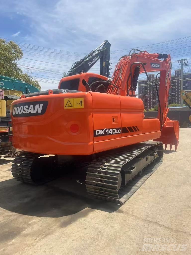 Doosan DX 140 LC Crawler excavators