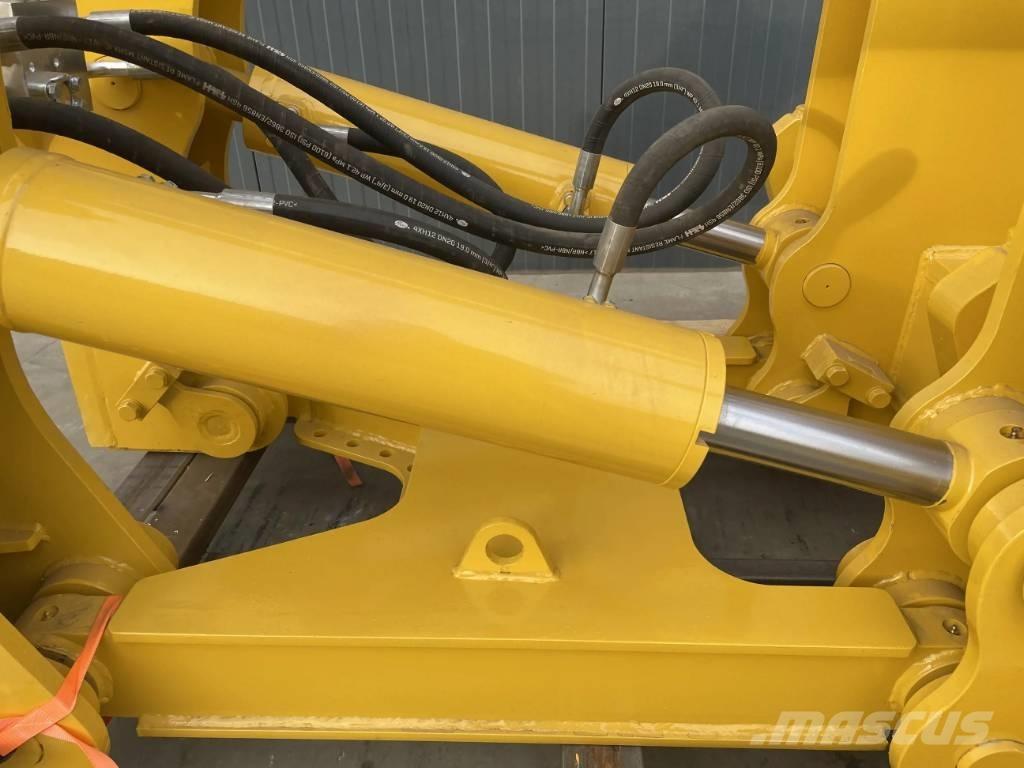 Komatsu D85 Scarifiers