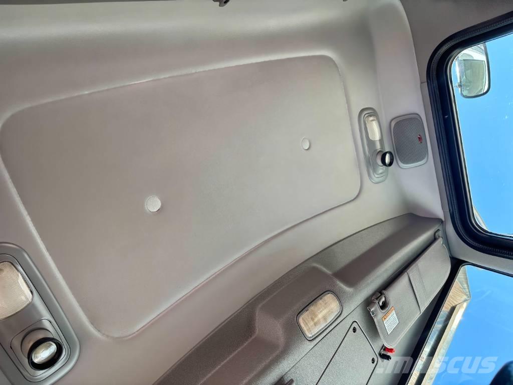 Peterbilt 389 Tractor Units