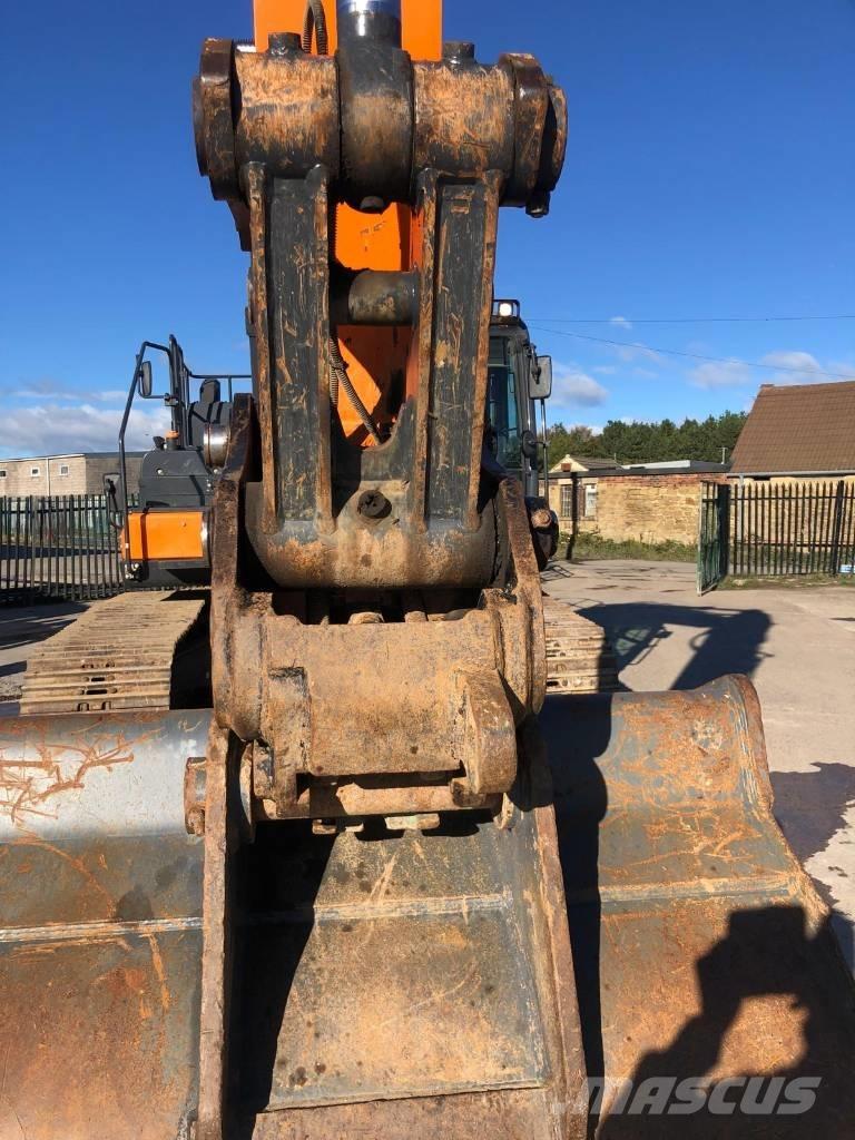 Doosan DX 300 LC Crawler excavators
