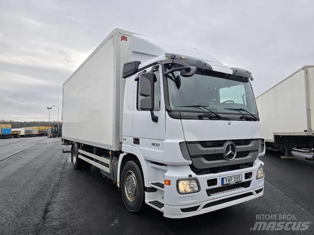 Mercedes-Benz 1832 Box body trucks