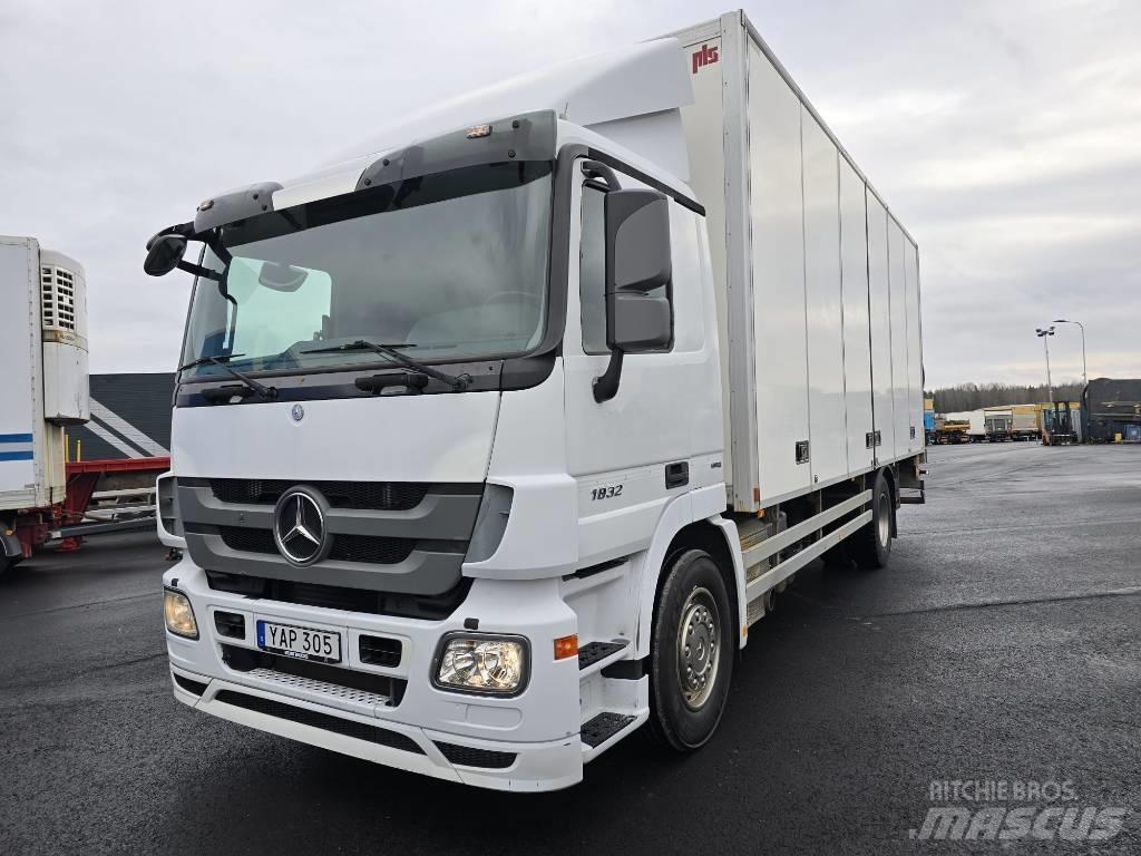 Mercedes-Benz 1832 Box body trucks