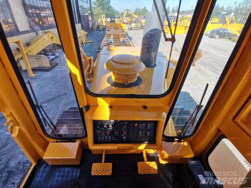Dressta TD-20G Crawler dozers