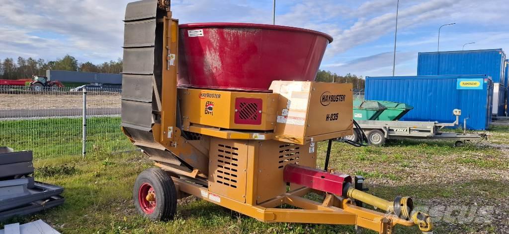 Haybuster H-835 Bale shredders, cutters and unrollers