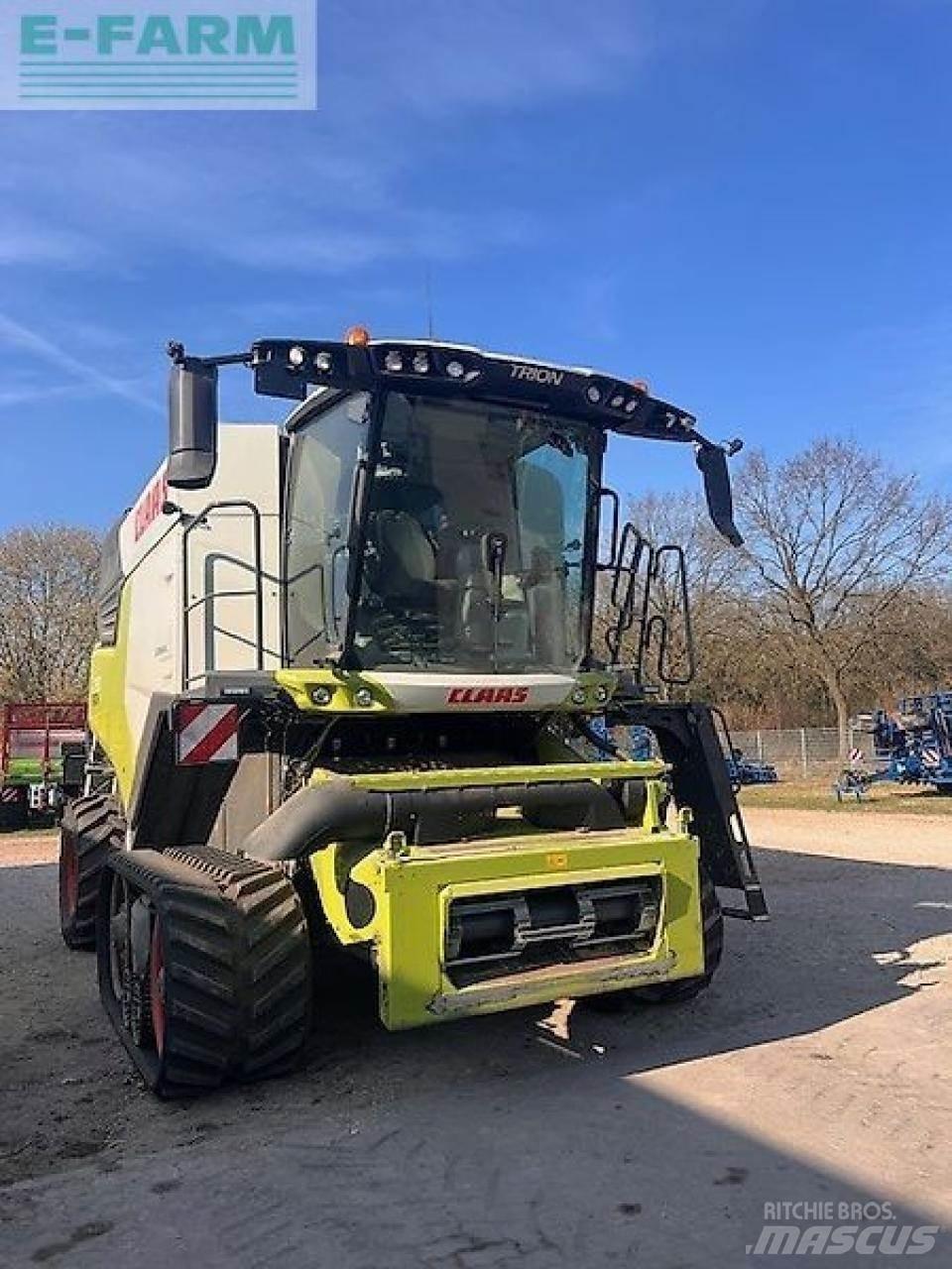 CLAAS trion 730tt Combine harvesters