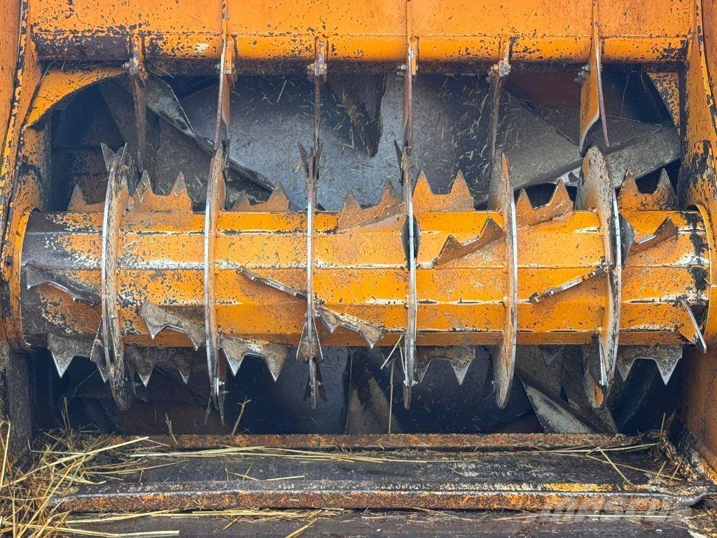 Lucas Castor+ 30R Bale shredders, cutters and unrollers