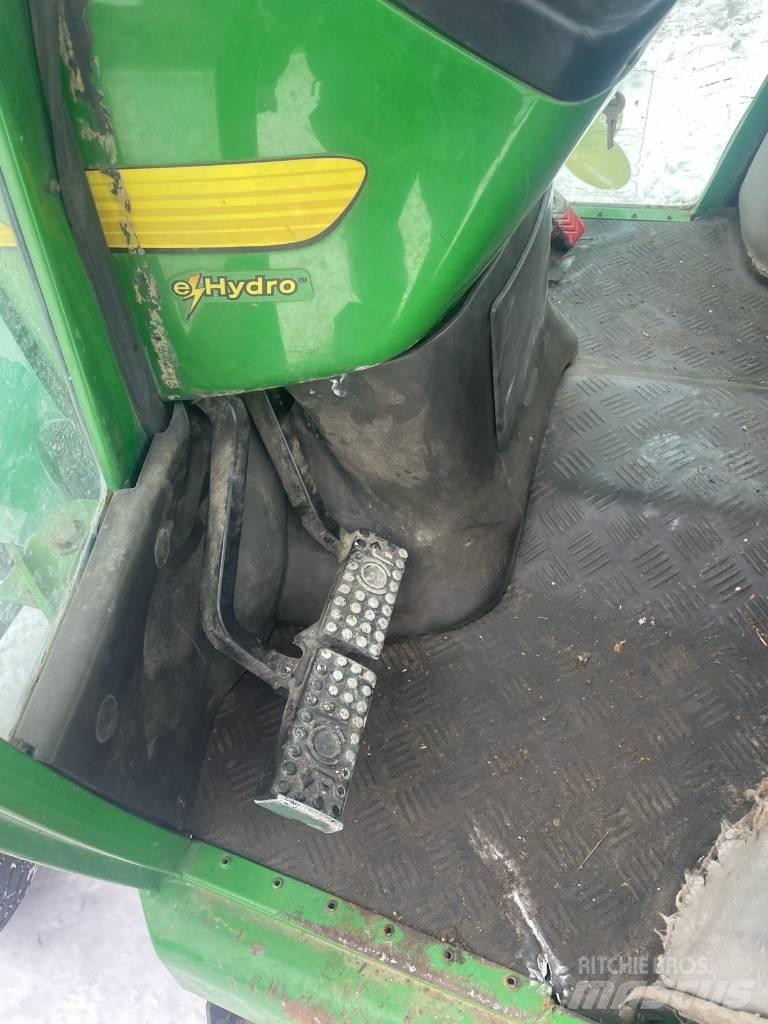 John Deere 4410 Compact tractors