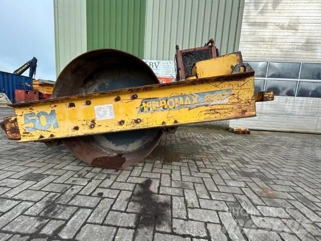 Vibromax 2000 Towed vibratory rollers