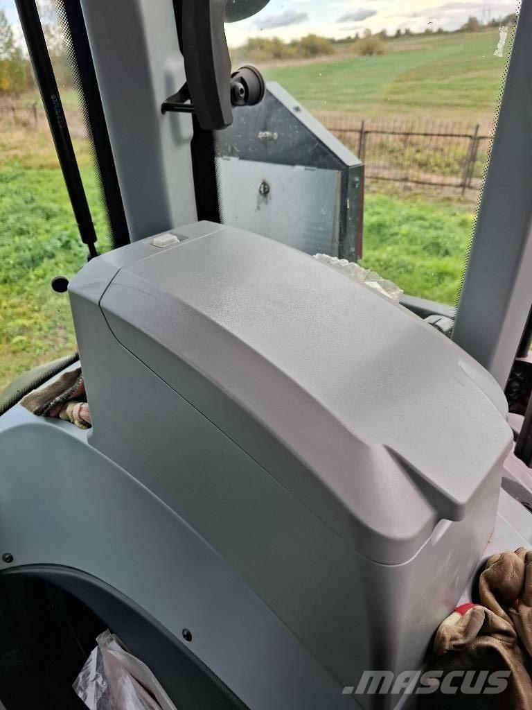 Valtra Q 305 Tractors