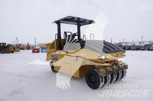 CAT CW16 Pneumatic tired rollers