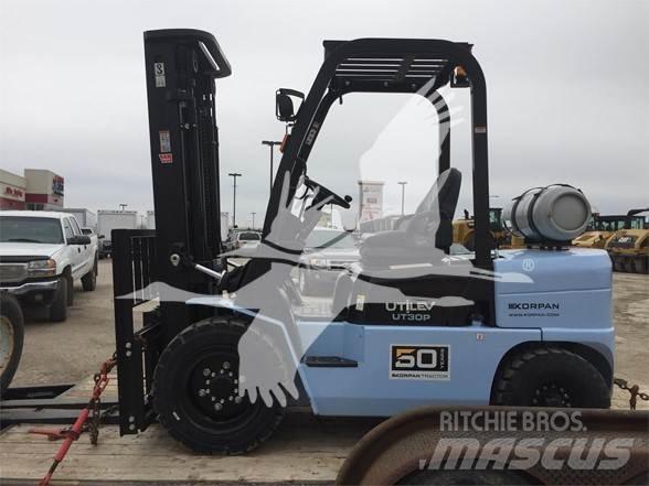 Utilev UT30P Diesel trucks